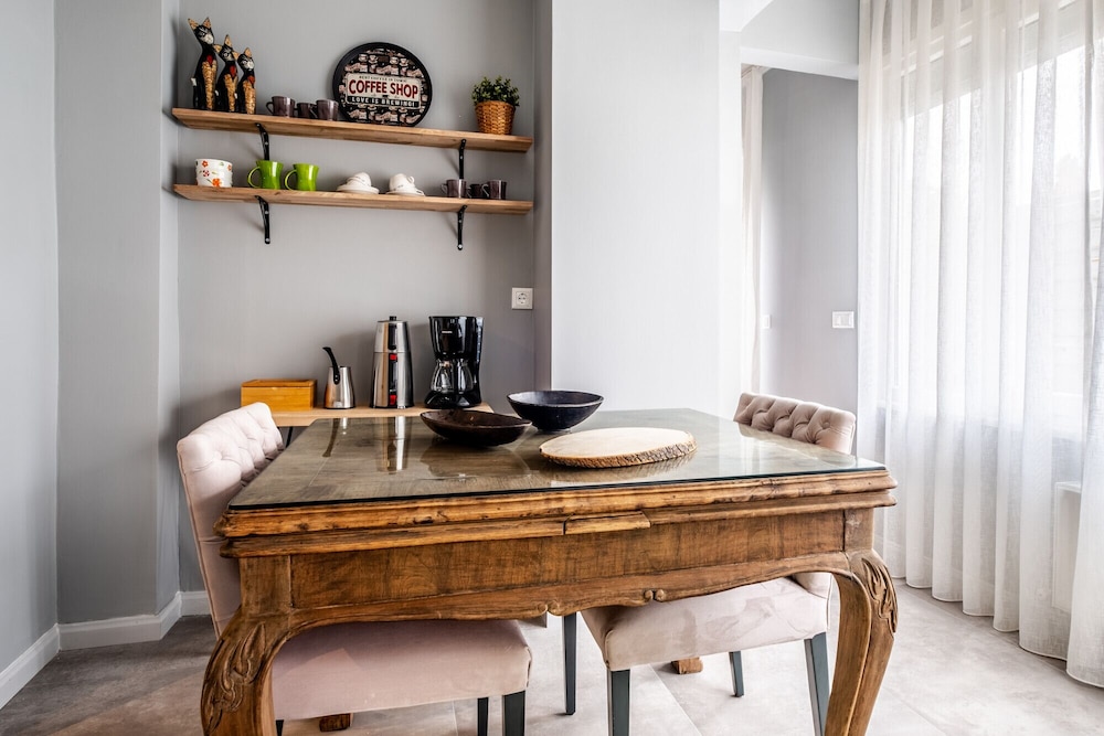 Vibrant Flat Next to Bostanci Marmaray Station