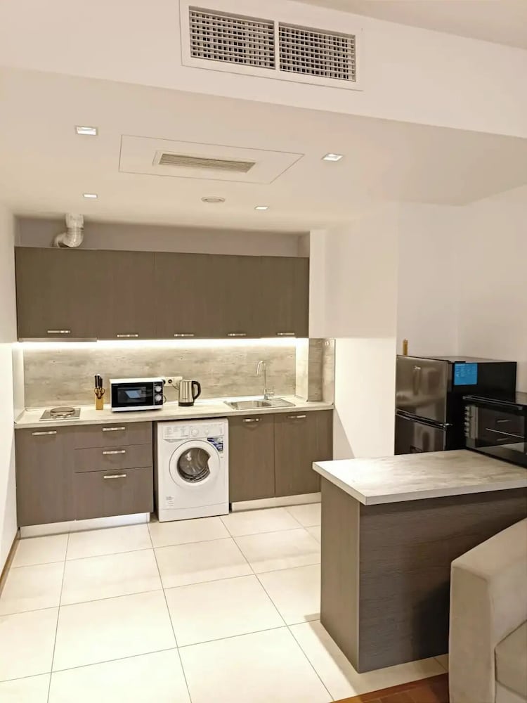 1bdr luxury apartment