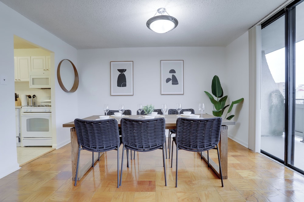 Convenient Apt Near Airport
