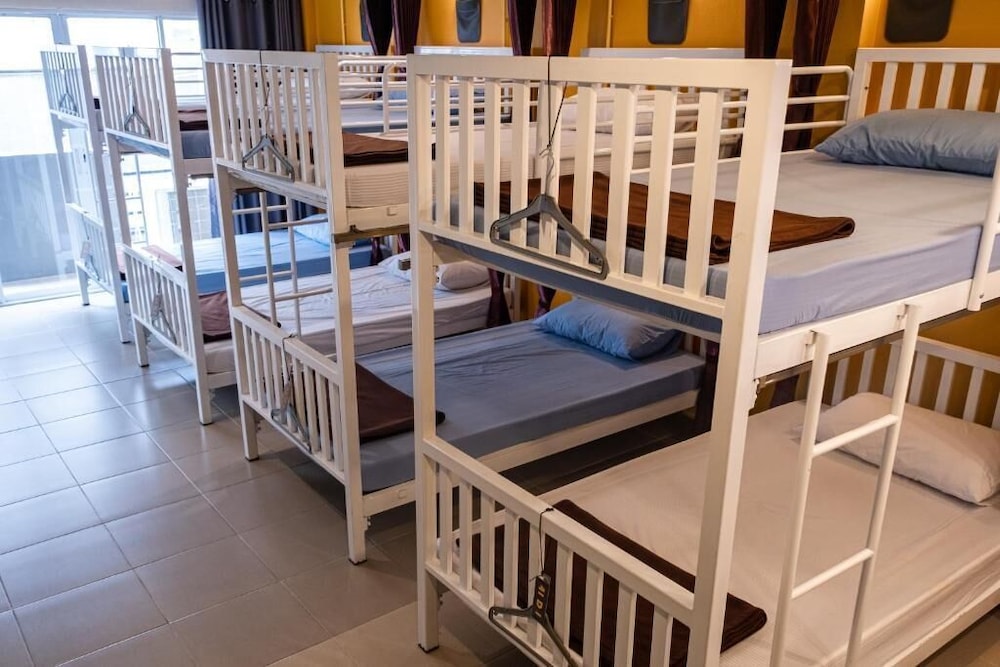 Krabi Freedom Hostel And Bar