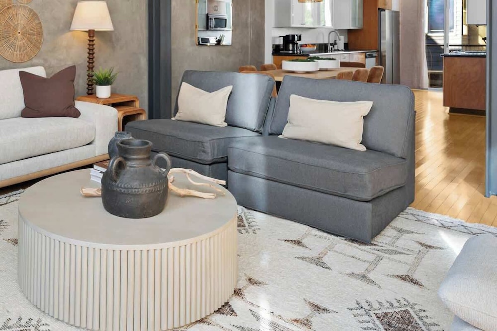 Gaslamp Row House - Sleeps 8 Private Garage AC