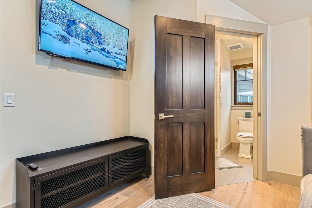 916 Empire Skiers Secret 4 Bedroom Home