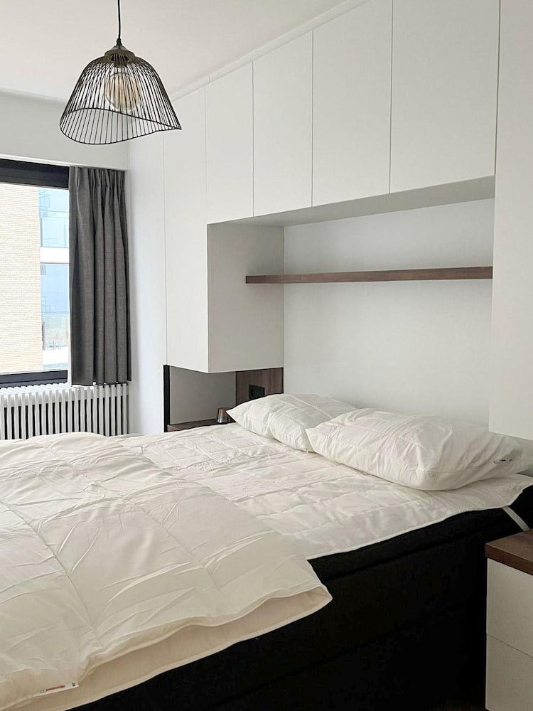 Huswell - Renovated Beachfront Apartment