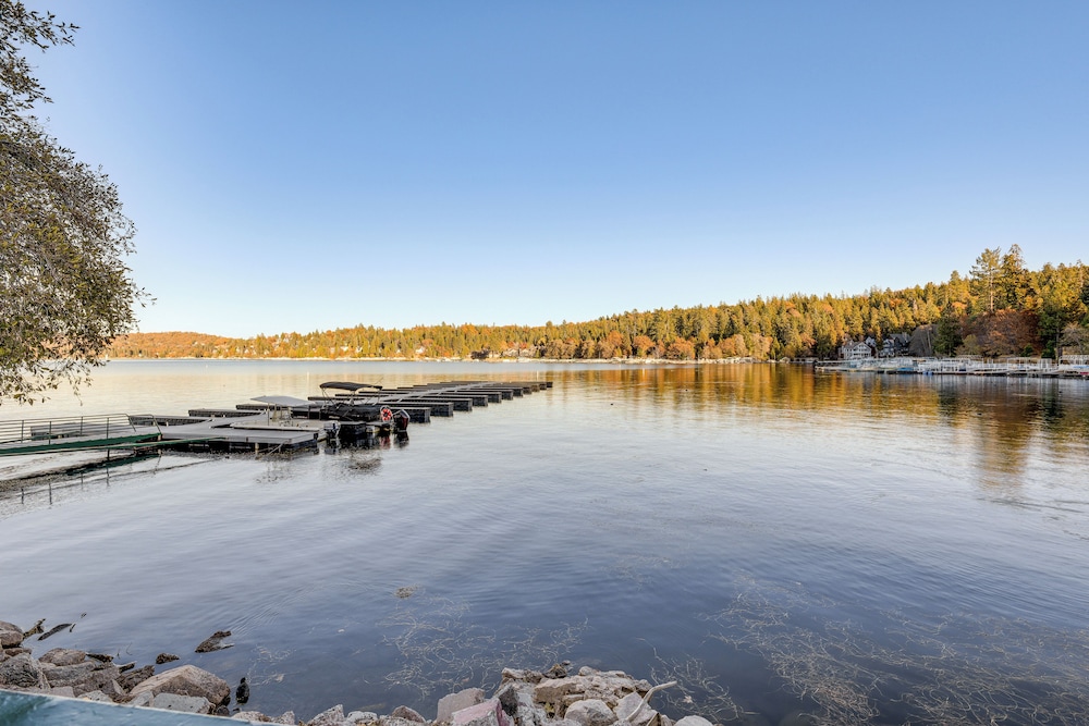 Lake Arrowhead Hideaway w/ Deck & Hot Tub