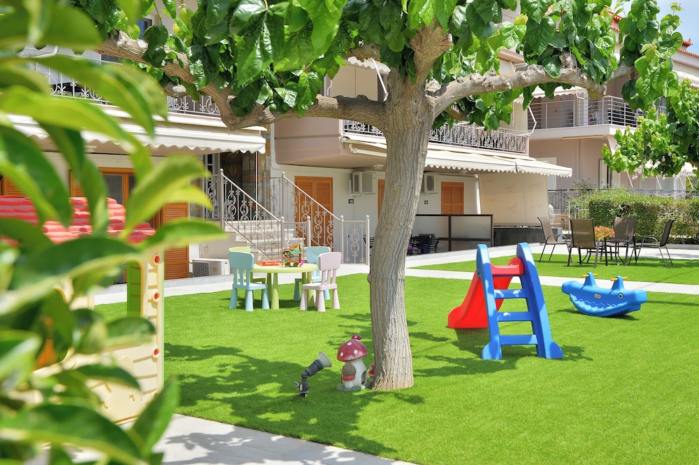 Stork Holiday Apartments - Garden & Sea View