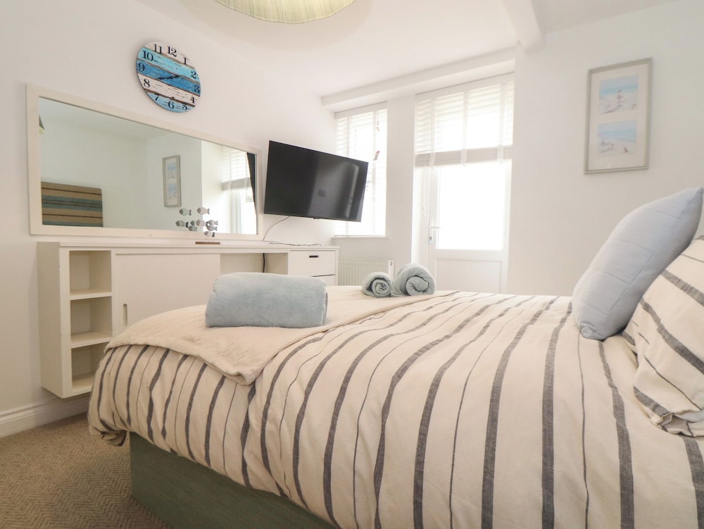 5 Fistral Waves