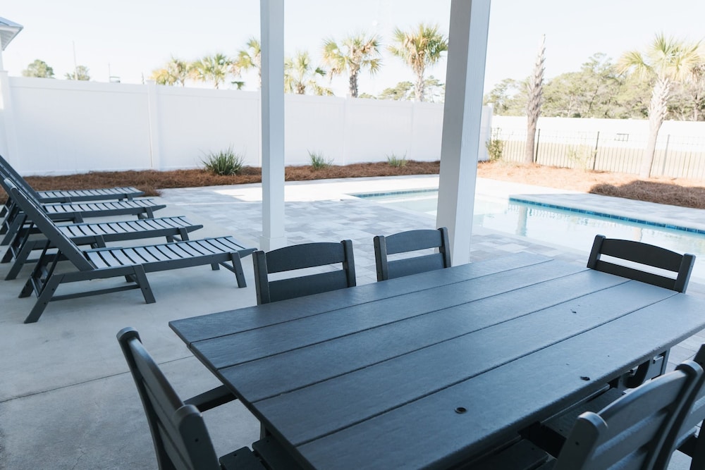 Enclave at Lyndell Lane by Avantstay Private Pool