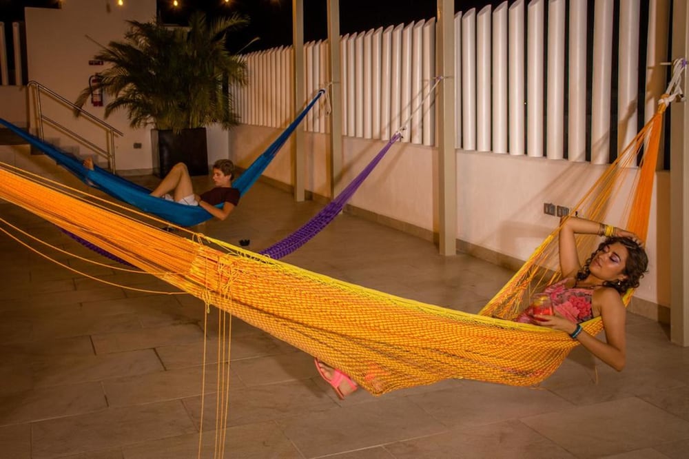 Nomads Party Hotel & Hostel