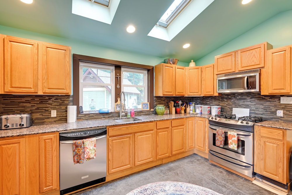 Ski, Fish & Explore: Packwood Home w/ Sauna!