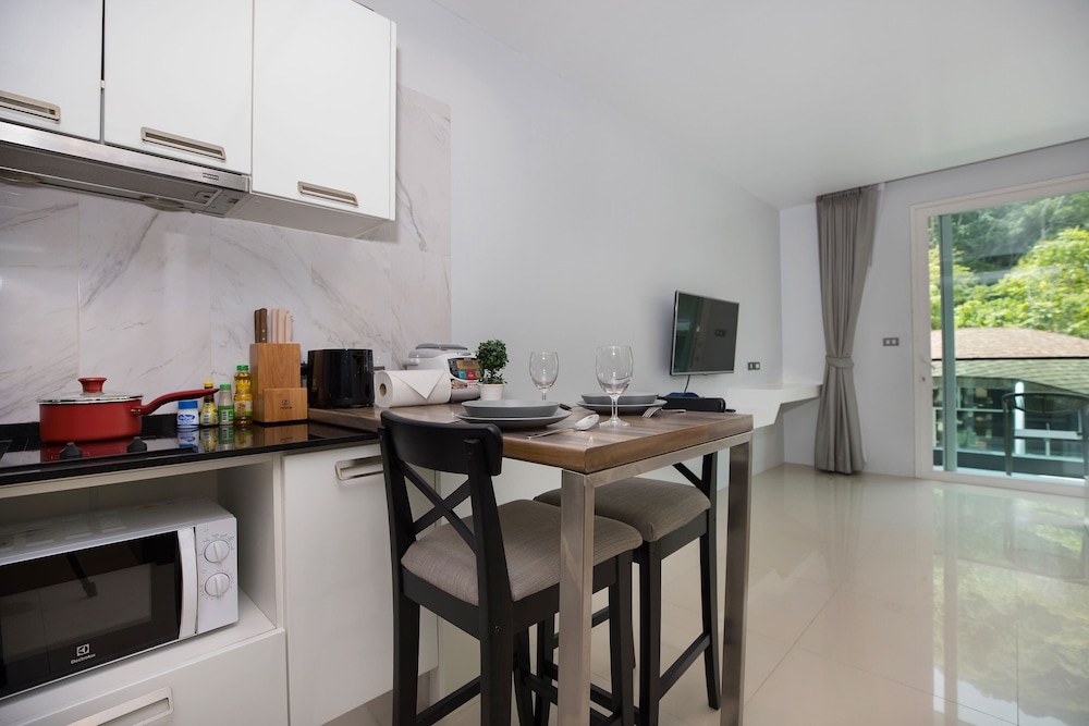 Emerald Hill Patong Apartment 420