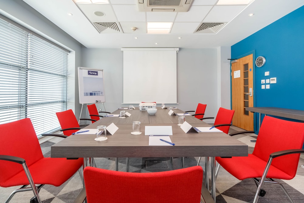 Walsall Vacations - Holiday Inn Express Walsall M6J10, an IHG Hotel - Property Image 6