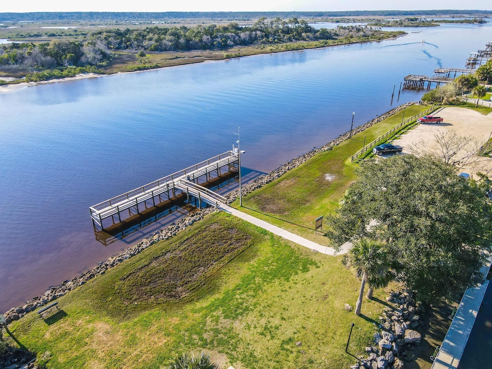 Boaters Dream Pool Spa Dock Walking Biking