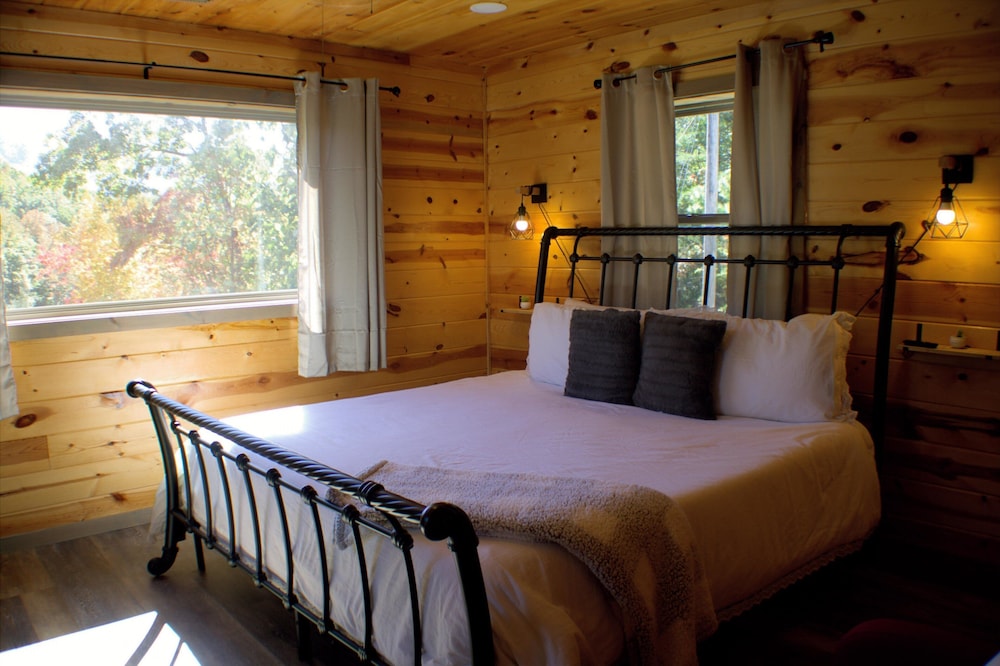 Vixen Run 4 Bedroom Cabin