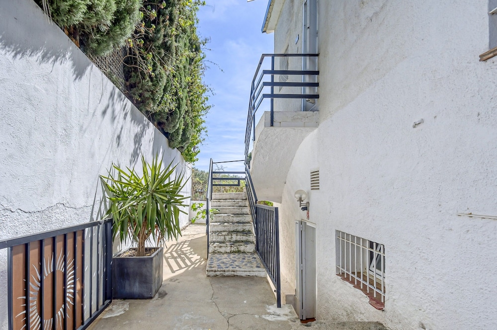 Apartment in Roses Near Platja Dels Palangrers