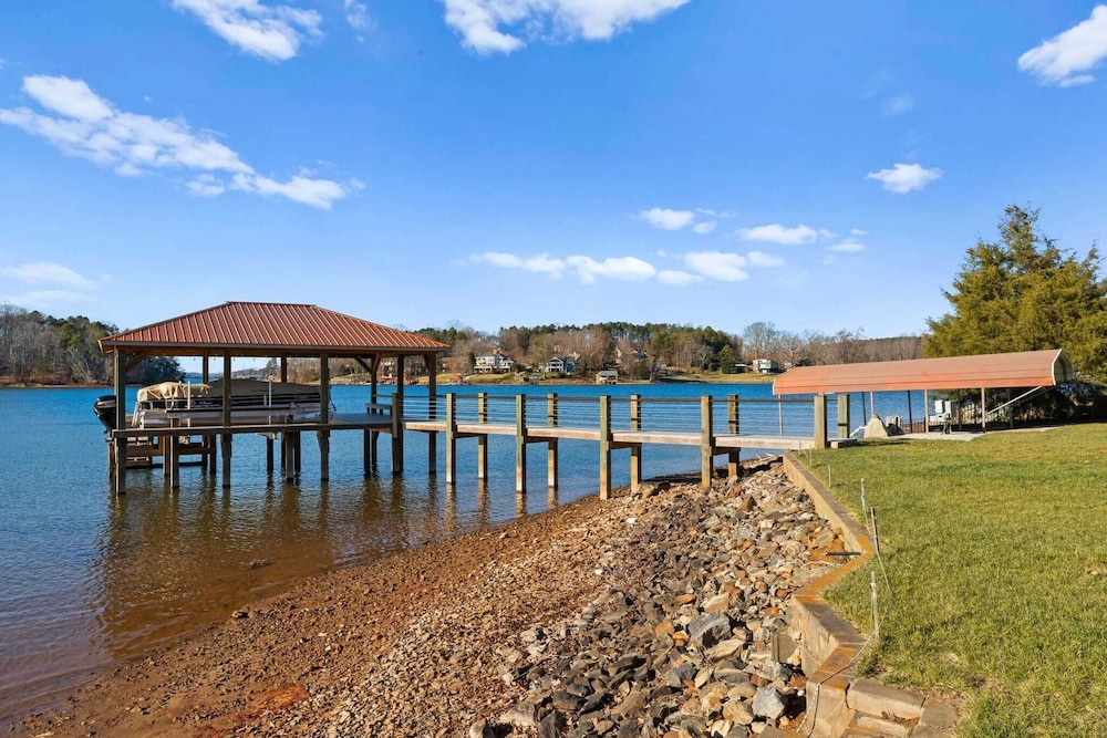 Pleasant Cove Waterfront Getaway With Fire Pit, Deck, and Lake Views