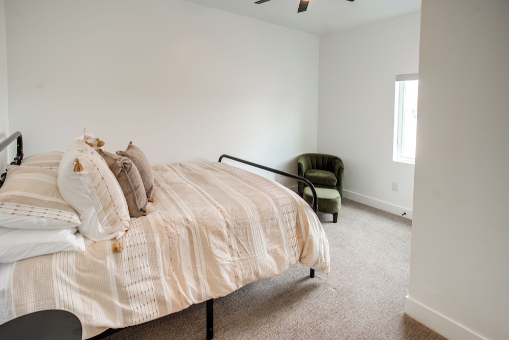 3 Mi to Bear Lake: Home w/ Hot Tub & Huge Patio!