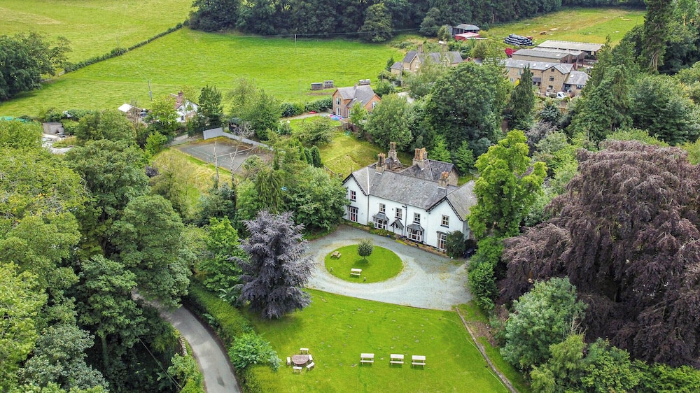 Brookside Manor House