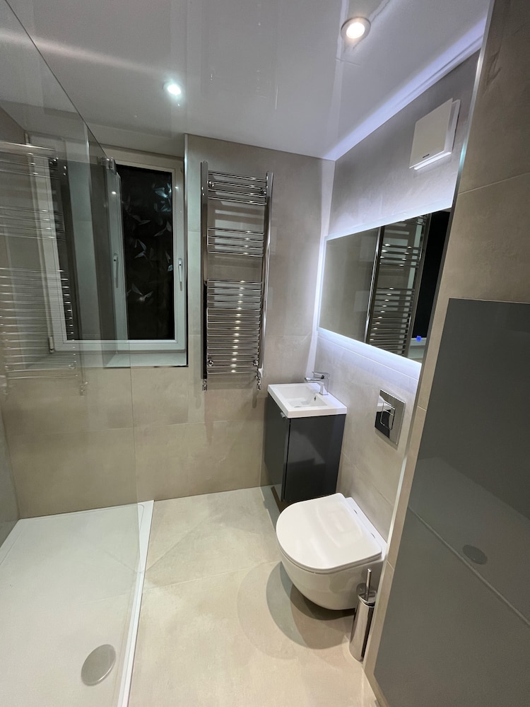 Shawforth - 2 Beds - Sleeps 4 - Street Parking