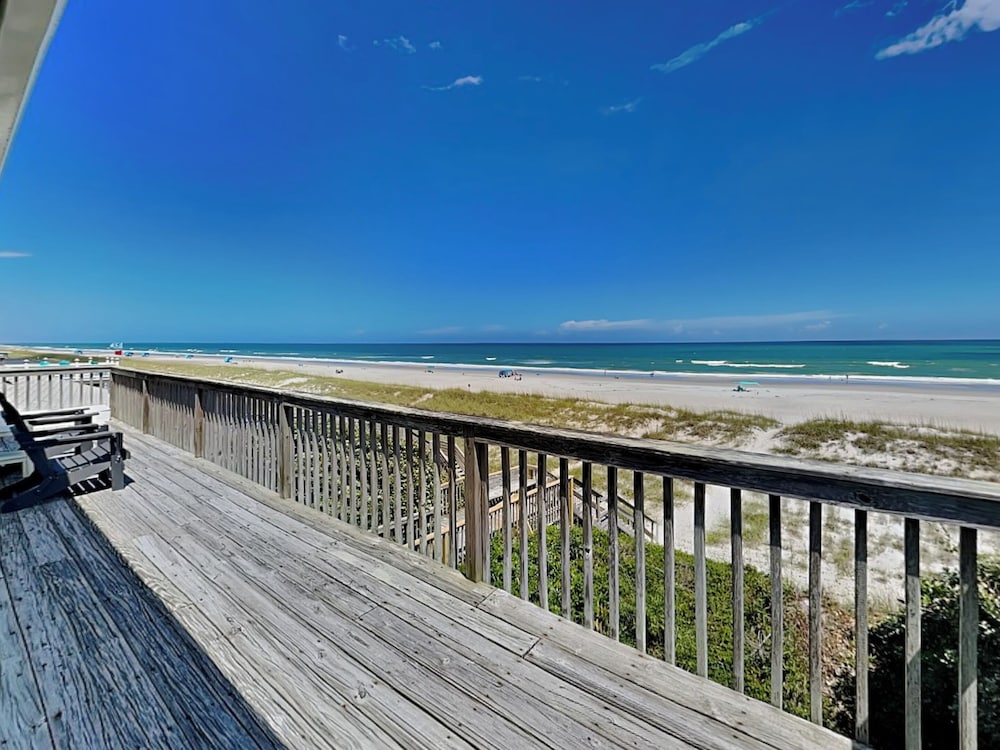 Livin' the Ruff Life by Topsail Realty