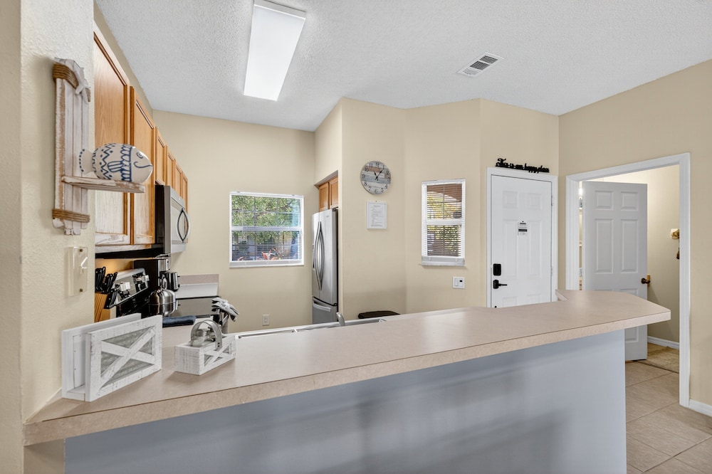 Modern Kissimmee Townhouse Near Disney 3 Bedroom Townhouse