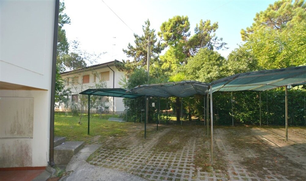 Equipped Flat for 5 Guests in Lignano Pineta With Communal Garden