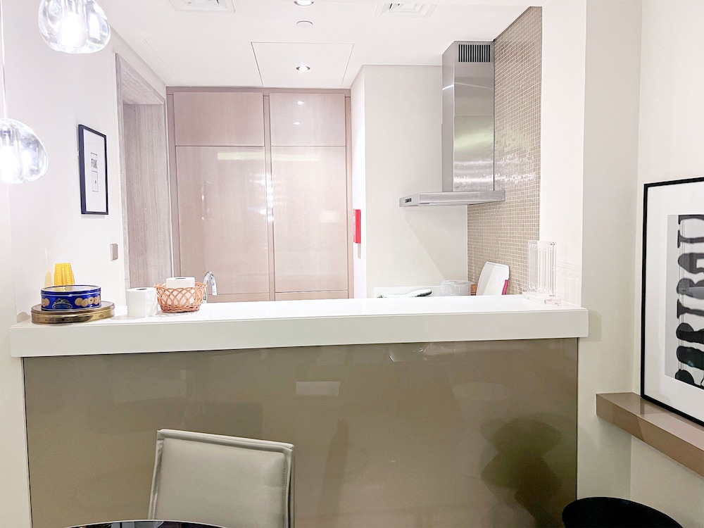 Cosmos Living 1 Bedroom Paramount Towers