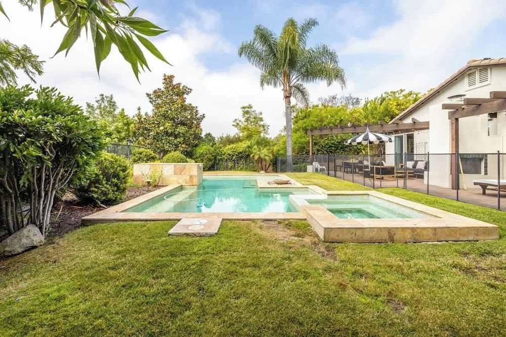 Gated Home With Pool Hot Tub