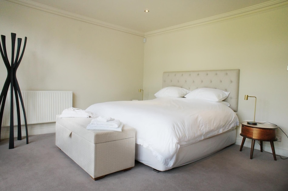 Countryside Escape With Stunning Garden in Surrey view 5