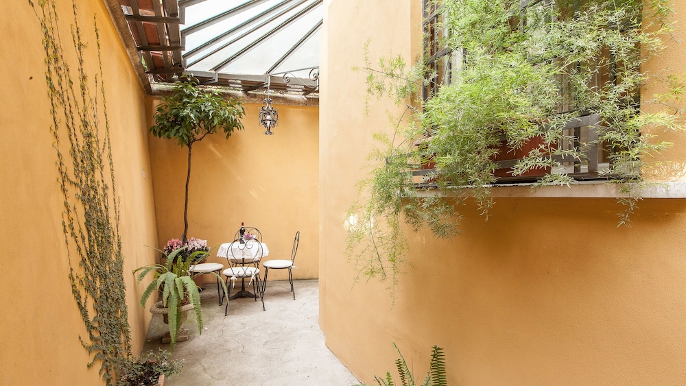 Rental In Rome Portico Ottavia Garden