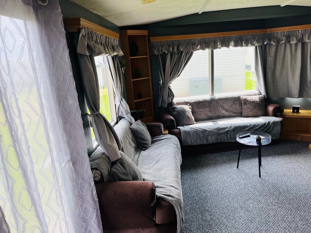 Cozy Caravan in Skegness for 8