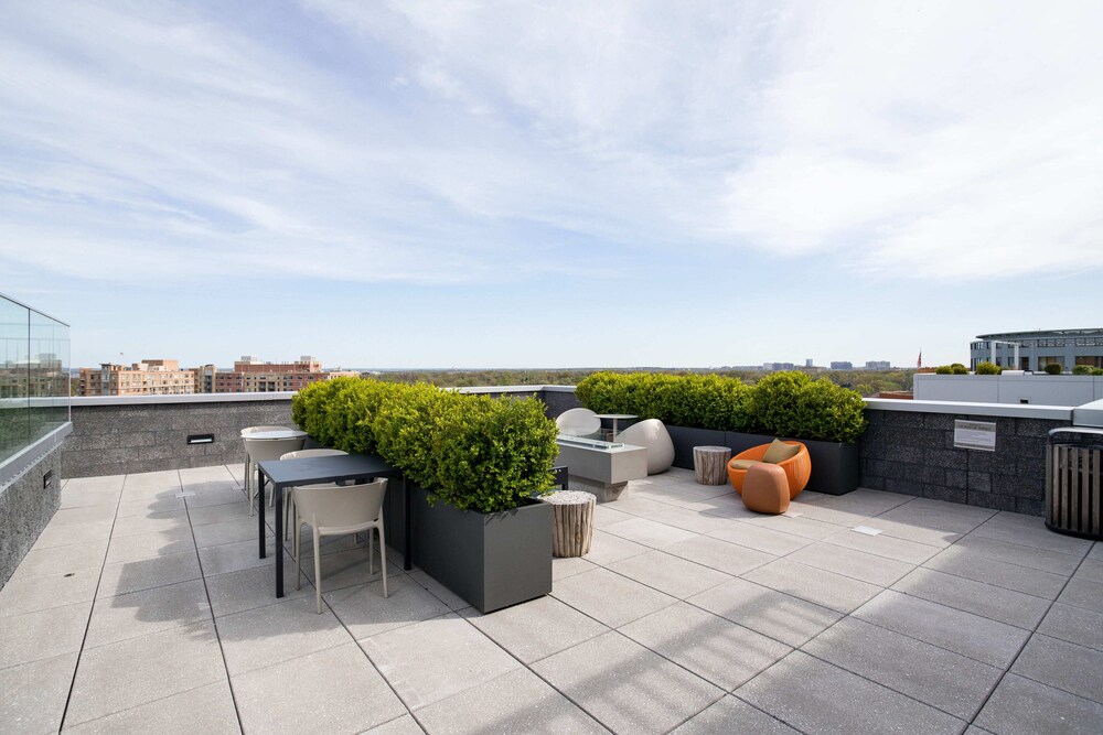 Stylish Apartment Steps from the Metro