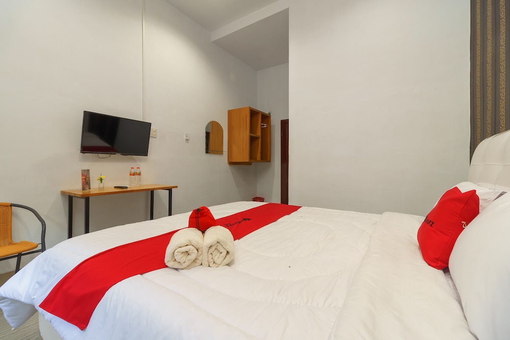 RedDoorz Plus near Kualanamu International Airport 2 view 2