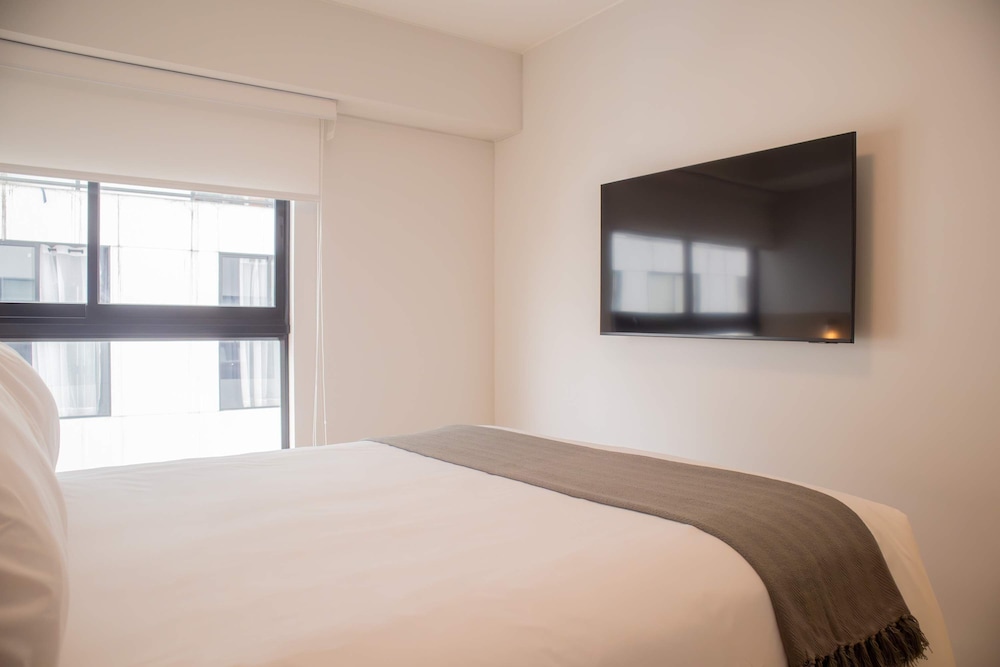 w Elegant 2BR w Distinctive Deco in Miraflores