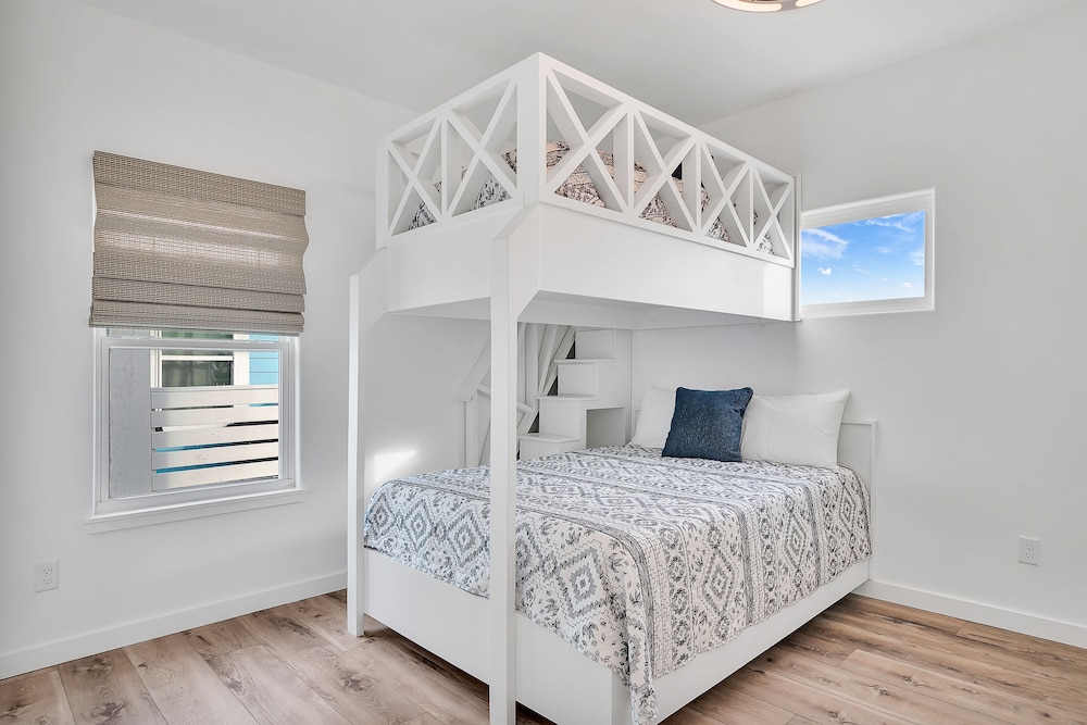 Holy Moly by Silver Sands Vacation Rentals view 4