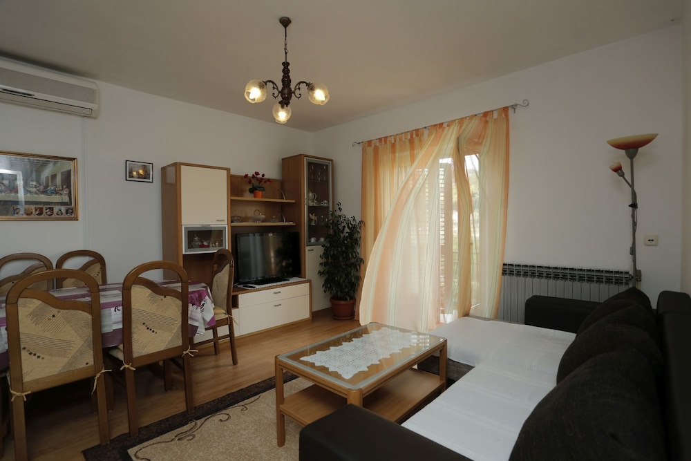 Dina - 3 Bedrooms - A1 view 4