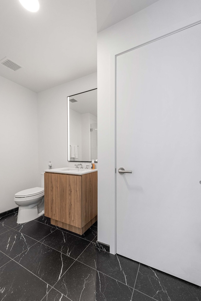 Panoramic Lake Views Premier Amenities for Groups