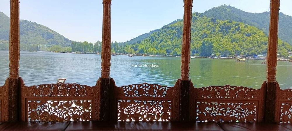 New Alzira Heritage Group of Houseboats