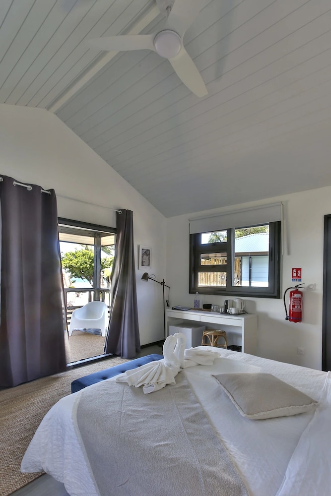 Sublime Tahiti Beach Retreat