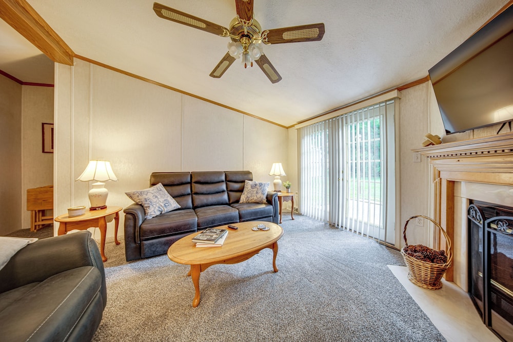 1 Mi to Lake Access: Erie Home w/ Private Backyard