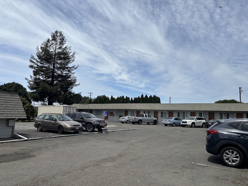 6 Rivers Motel Fortuna near Hwy 101