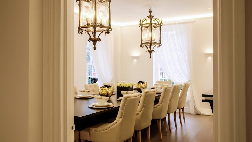 49 Cheyne Place in London