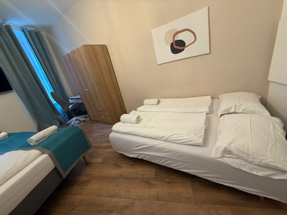 Chic 1BR Apt Walk to Vienna Sights