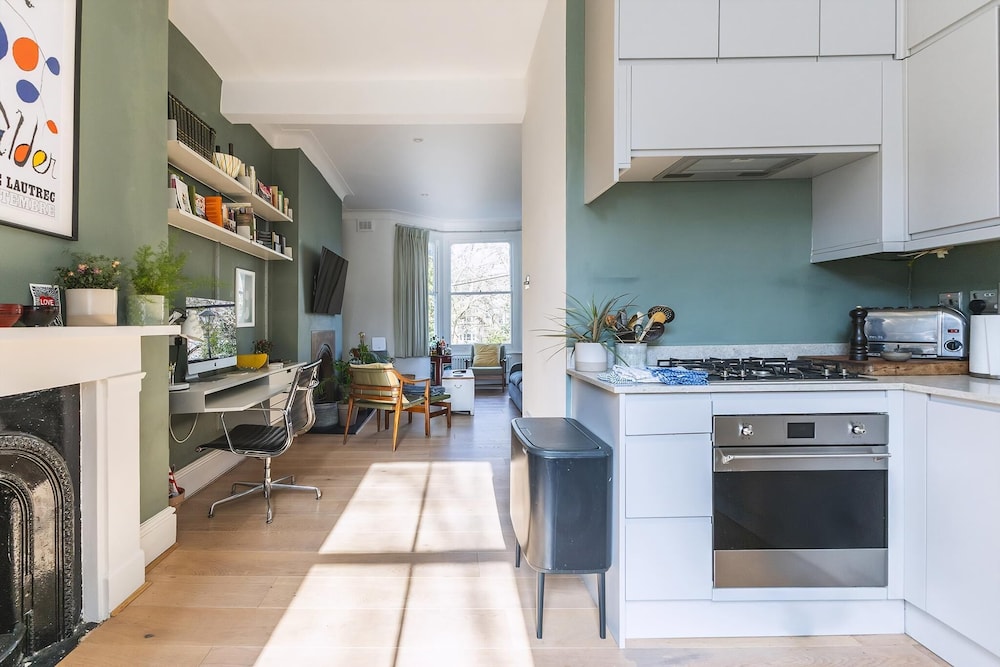 Leafy & Stylish Brixton Retreat