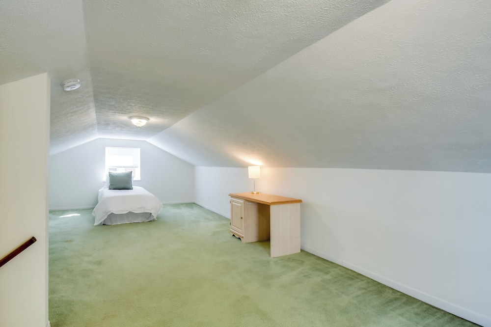 Walk to Ritter Park: Renovated Home Near Marshall!