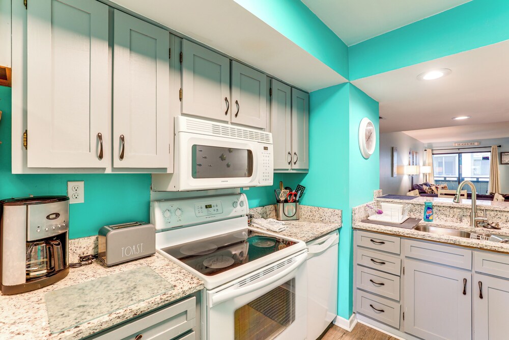 Steps to Shore + Pool Access: Myrtle Beach Condo