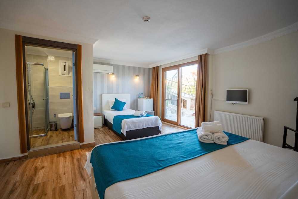 Cunda Giritlioğlu Otel Yetişkinlere Özel +12 - Image 28