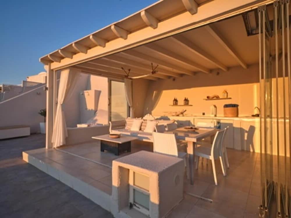 Sunset View Villa Santorini With Outdoor Jacuzzi
