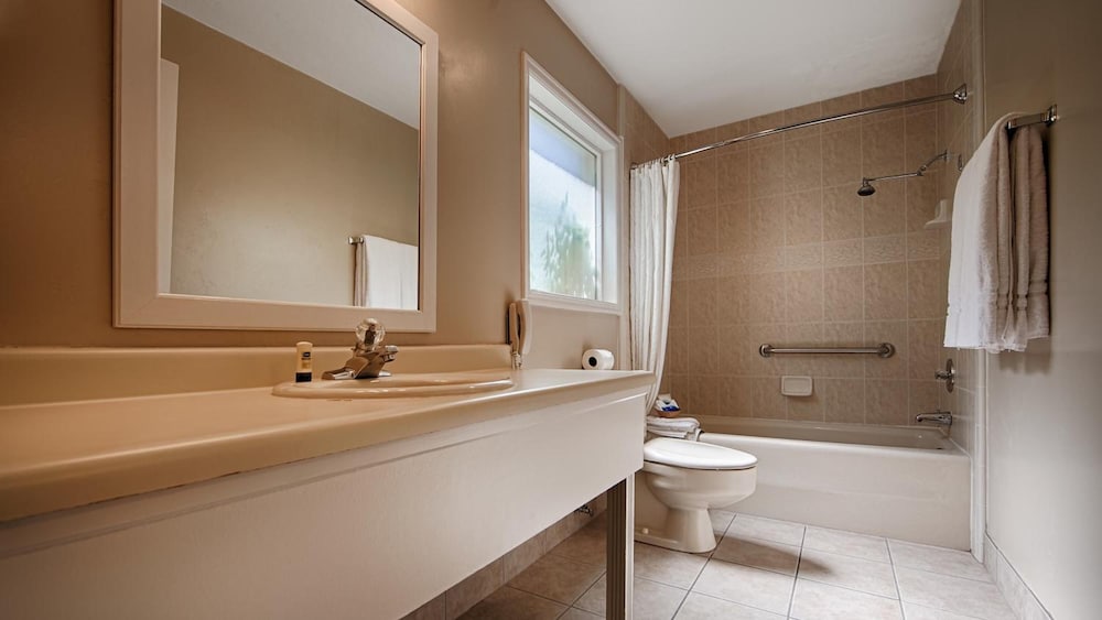 Econo Lodge Inn & Suites Vernal near Dinosaur Monument