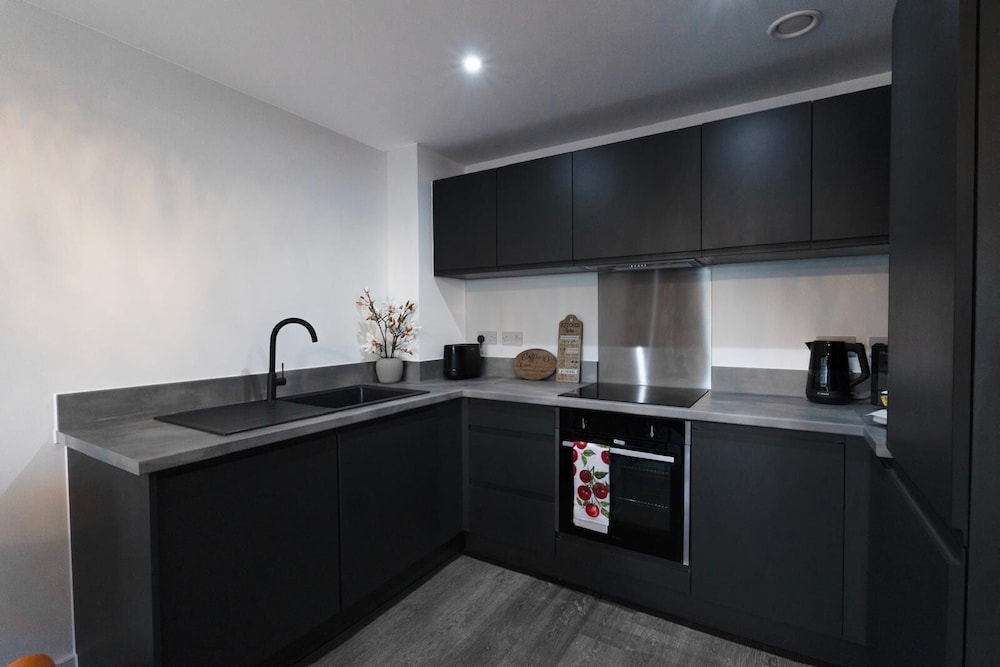 Luxe I Penthouse I Balcony I City Views I Parking I Liverpool City Center I