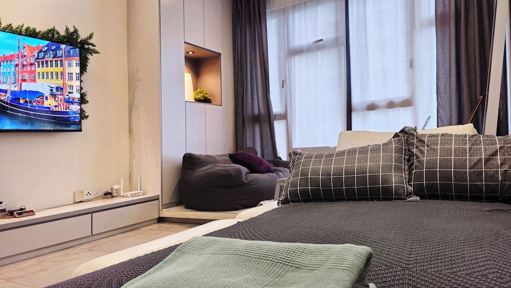 Millerz Square Family Rooms by TwoFive